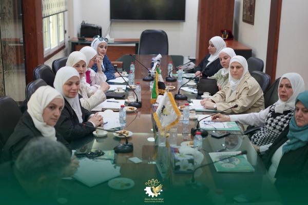 مدير صناعة حماة وغرفة الصناعة يبحثان سبل تمكين سيدات الأعمال ويرسمان خارطة طريق لدمج التعليم المهني بسوق العمل