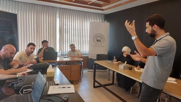 اختتام دورة  الذكاء الاصطناعي للمدراء وأصحاب الأعمال  وتوزيع شهادات المشاركة